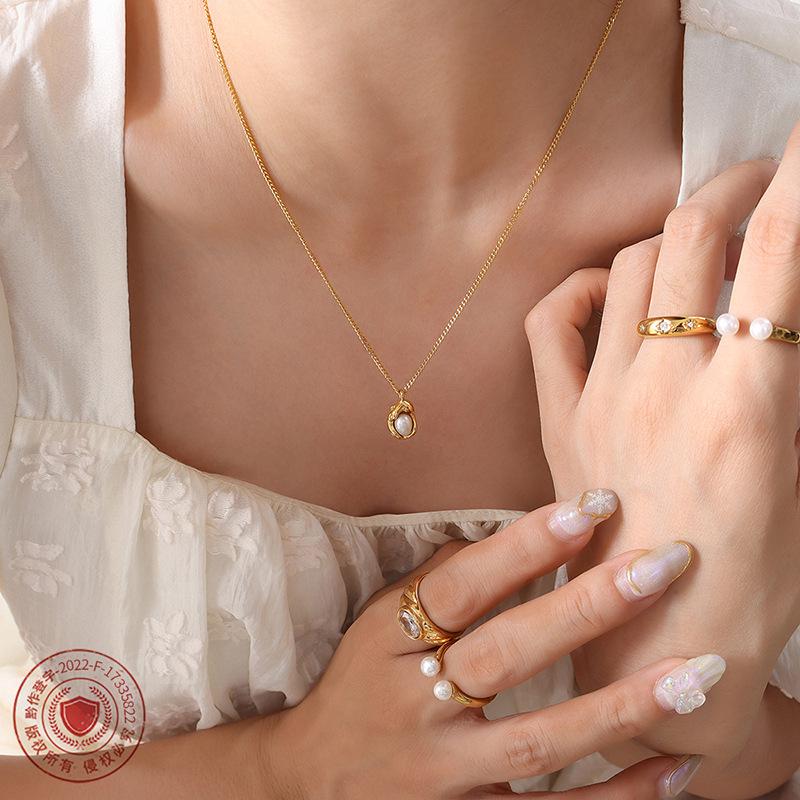 Gold-Plated Titanium Steel Cuban Chain Necklace with Freshwater Pearl Irregular Pendant.