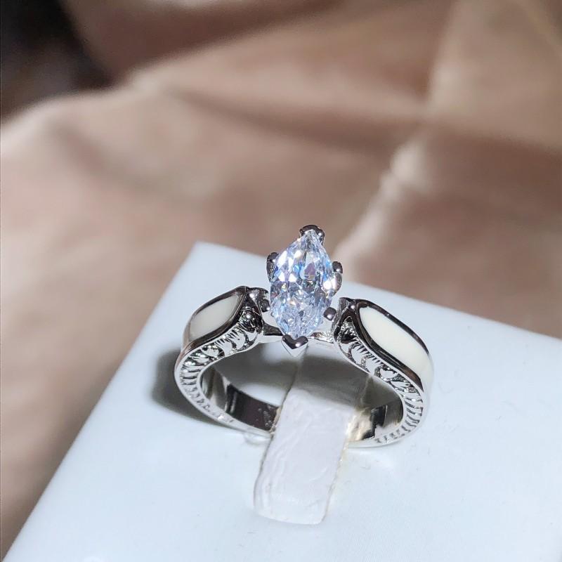 

Кольцо с цирконием в стиле ретро и посеребренным кольцом No. 6