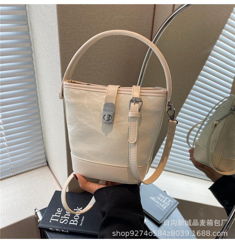 Small bag 2025 new messenger bag simple trend shoulder bag fashionable texture portable bucket bag women's bag
