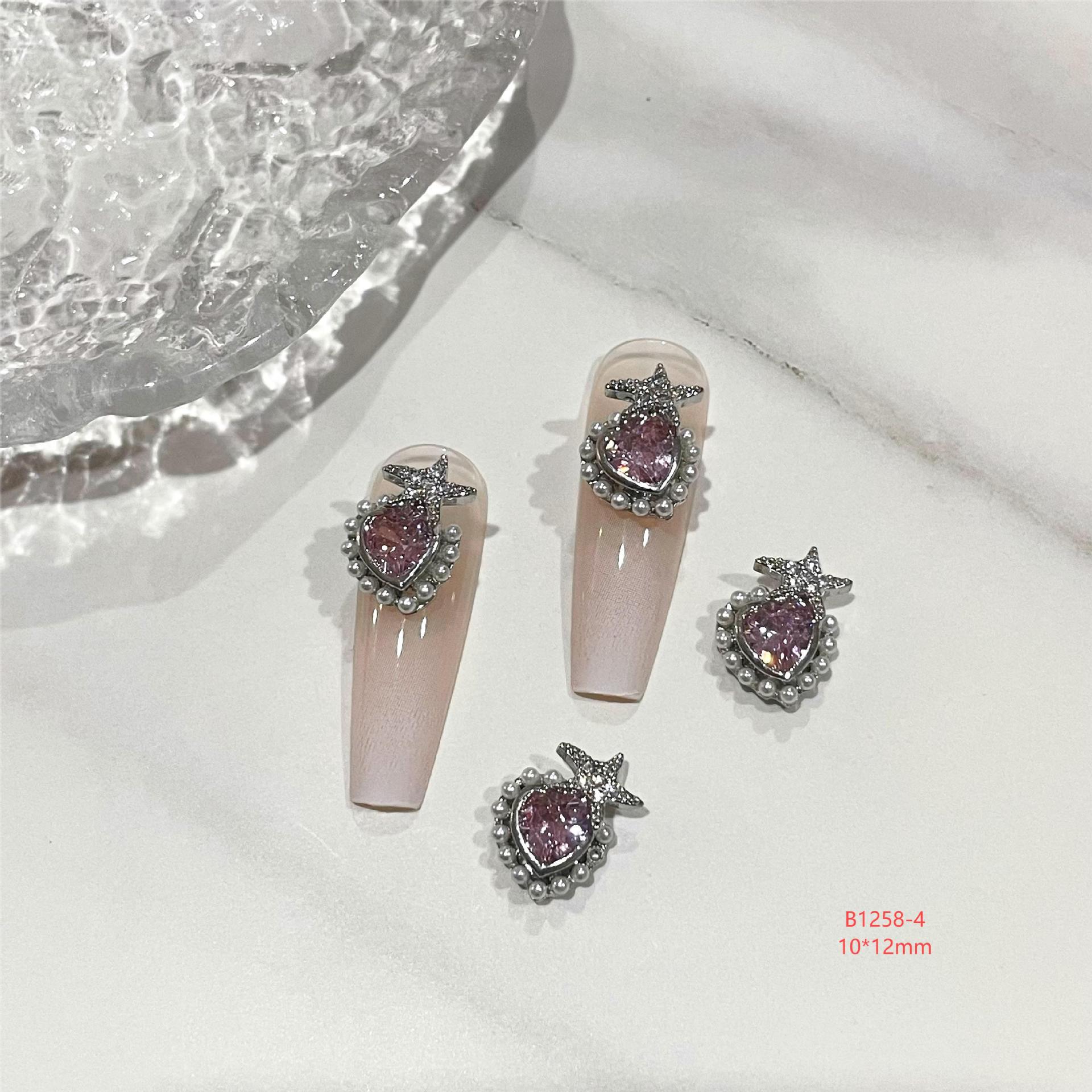 

Rhinestone 82 Jewelry: Colorful Heart DIY Nail Accessories with Color Retention and Zircon Manicure Patches