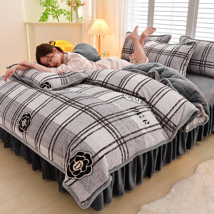Winter Print Flannel Bed Set: Milk Velvet Duvet Cover & Sheet, Four Pieces