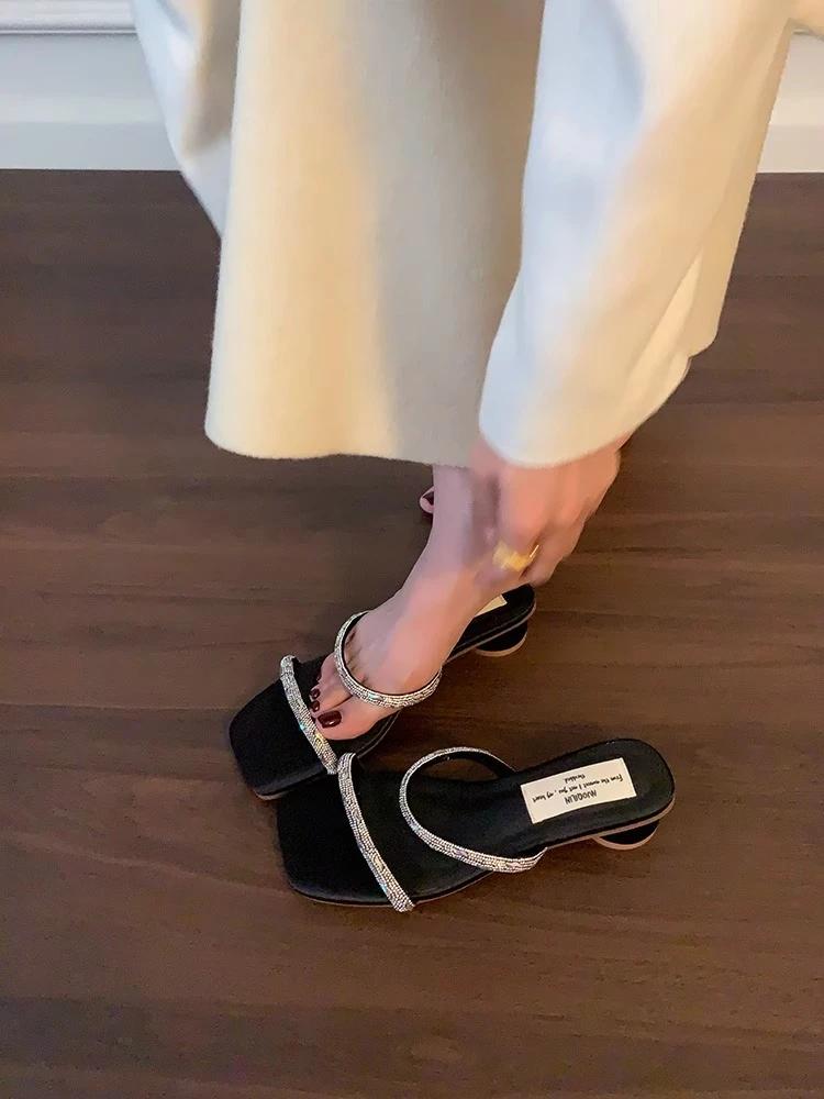 

Мода Новые Летние Сексуальные Босоножки с Открытым Носком Женские Водяной Бриллиант Блестящие Головные Банкетные Высокие Каблуки Резиновые Женские Шлепанцы с Квадратным Носком 40 чёрный