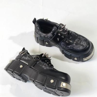 Modische Schuhe für Herren Hochwertige Plateau Big Head Nieten Schuhe Dicke Sohle Erhöhend Runde Spitze Herren Lederschuhe Zapatillas Hombre
