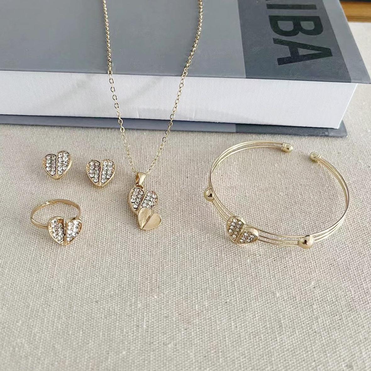 

Новый европейский и американский стиль, набор ожерелий из сплава - ожерелье в виде сердца с бриллиантами и серьги (Набор из 4 предметов)