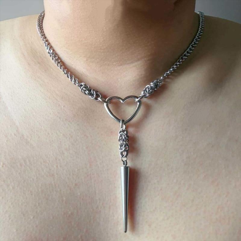 Fashionable Love Rivet Pendant Necklace Lightweight Titanium Steel Chain Unisex Accessory Heart Shaped Spikes Neckchain