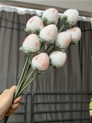 6 Pièces Fleur en Laine Artificielle Fleurs au Crochet Bouquet Fait Main Bouquet de Fraises pour la Saint-Valentin la Fête des Mères Anniversaire Mariage Décoration d'Intérieur