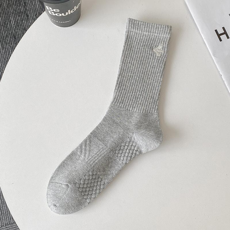 Men's Spring and Autumn Embroidery Sports Sweat Absorbing Breathable Long Cotton Socks