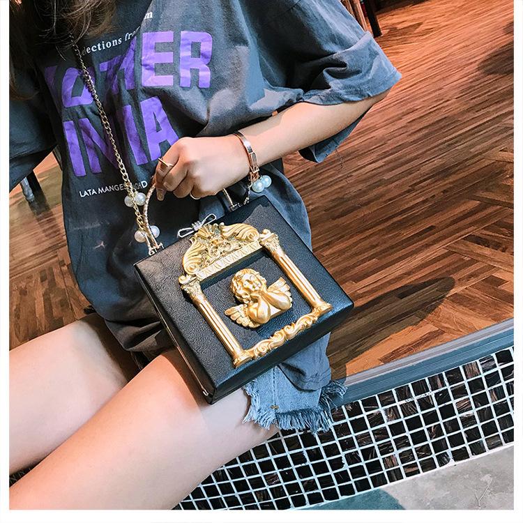 

Ангельська сумка в стилі бароко 18*17*9 чорний