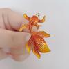 Färgade Glaserade Guldfiskbroscher för Kvinnor Unisex Elegant Oljedroppande Djur Metallbrosch Bankett Smycken Gåvor