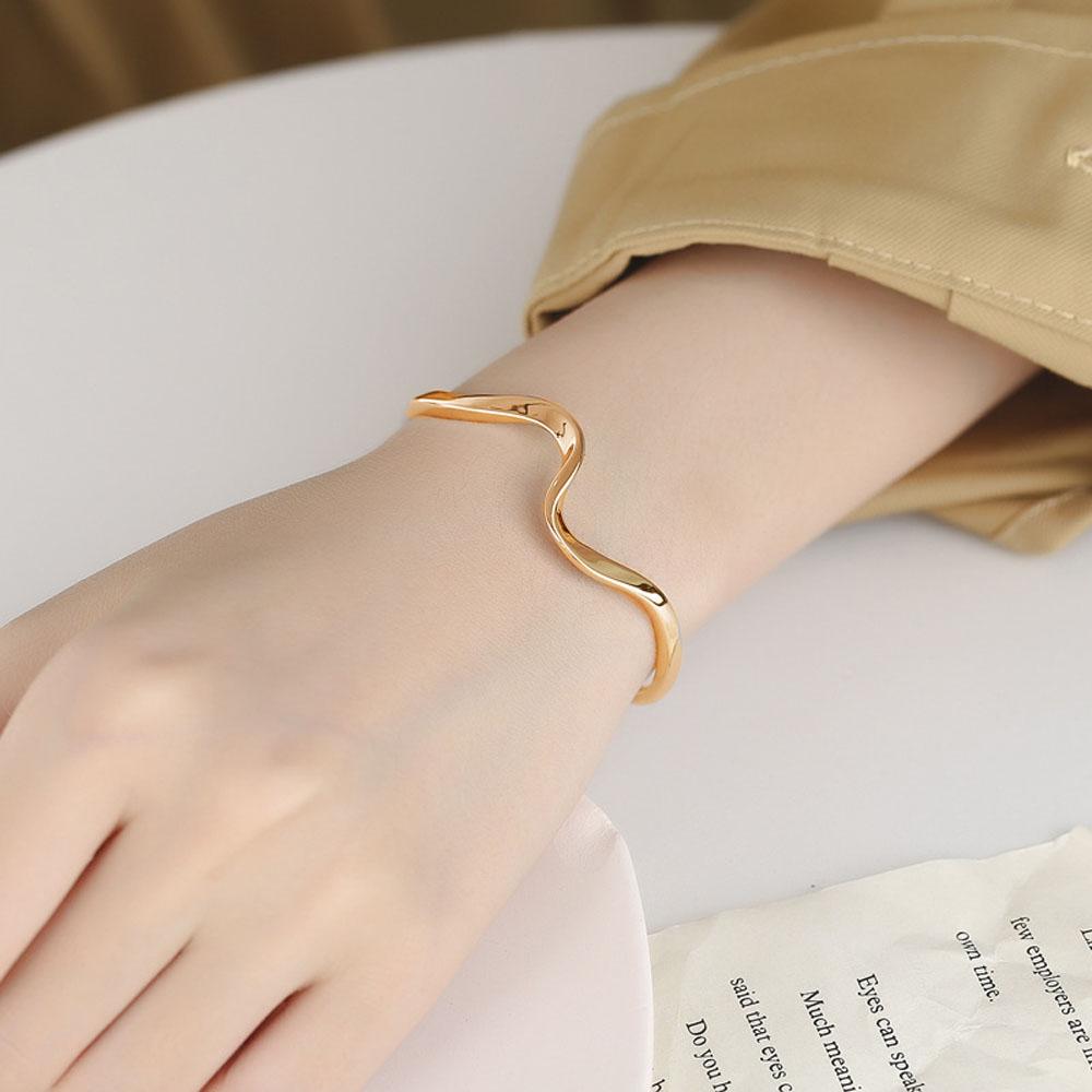 Elegant Bending Arc Adjustable Water Wave Pattern Jewelry Opening Bangle Simple Bracelet Women Gift