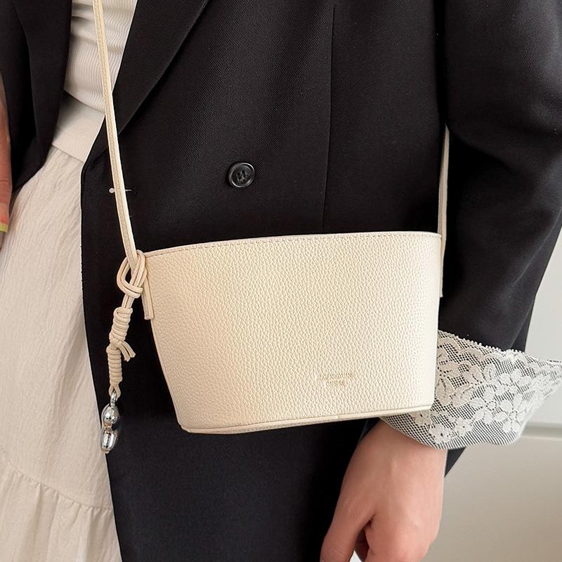 2025 New Niche Design Simple Wind Lychee Pattern Bucket Bag Casual Versatile Korean Sweet Wind Messenger Women's Bag