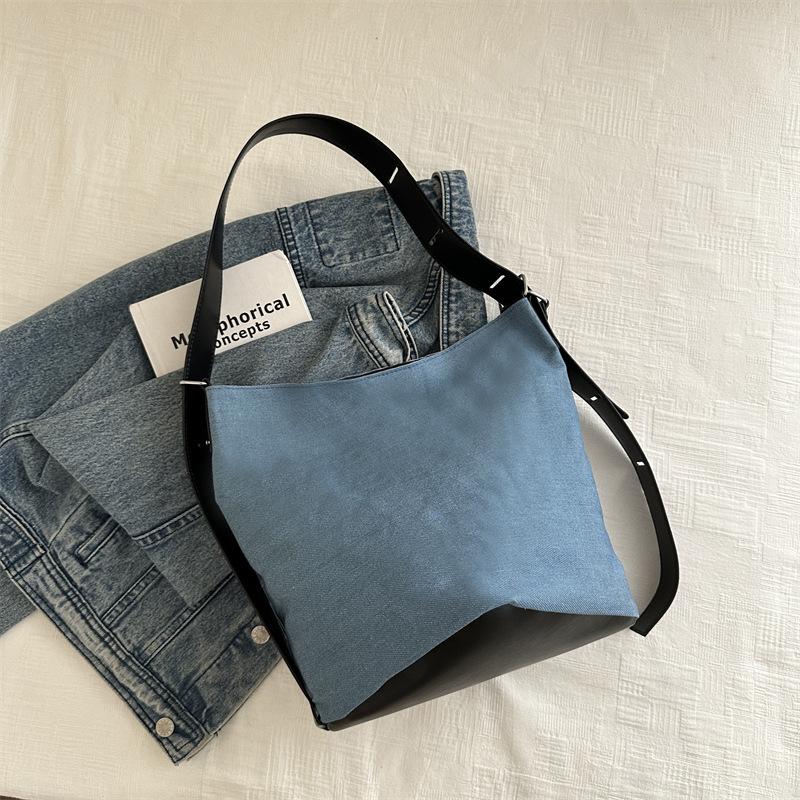 

Роскошная изысканная цепочка, портативная сумка-ведро, женский нишевый дизайн, зарубежный стиль, высокое чувство ценности, кулиска, наплечная сумка-мессенджер светло-синий