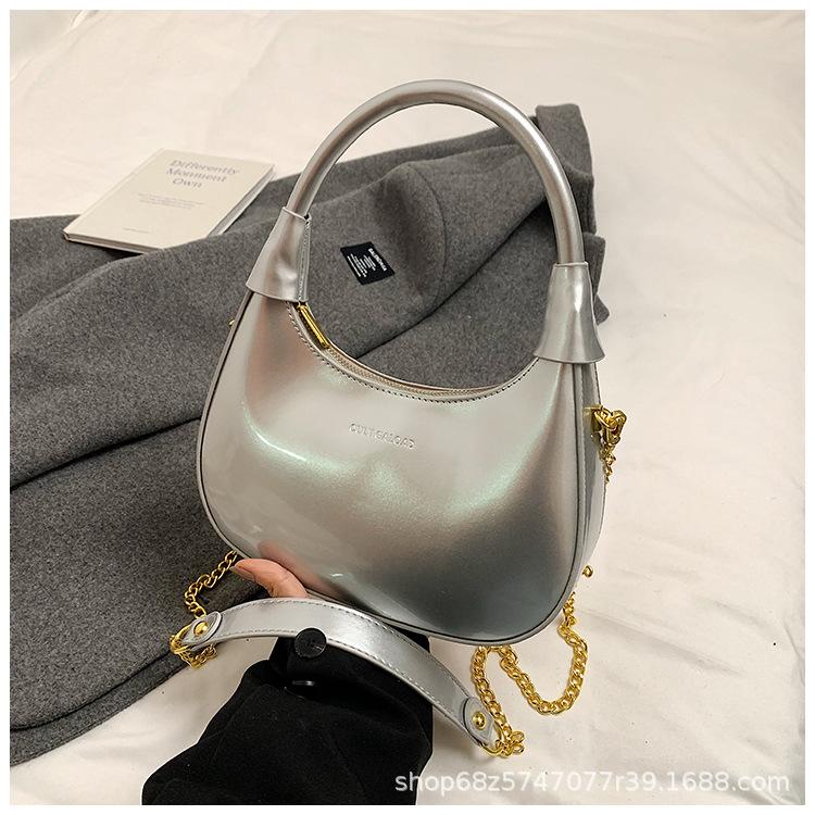 2025 Autumn and Winter New Fashion Glossy Commuter Bag Casual Versatile Patent Leather Crescent Bag Single Shoulder Armpit Bag Women's Bag