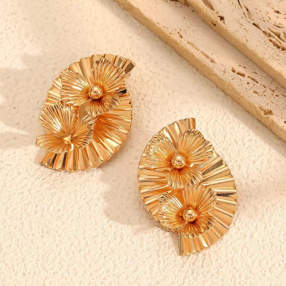 Wind simple earrings premium sense metal flower stud earrings retro court style earrings