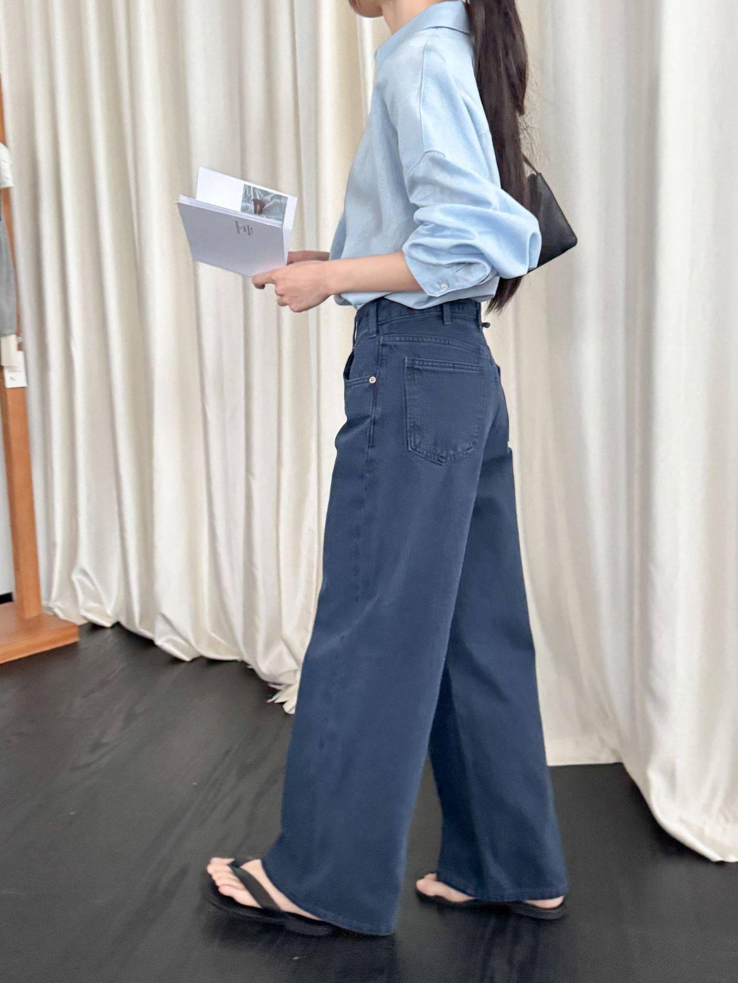 

Shi Jian High-Waisted Relaxed Fit Textured Jeans - Spring 2026 Collection Medium темно-синий