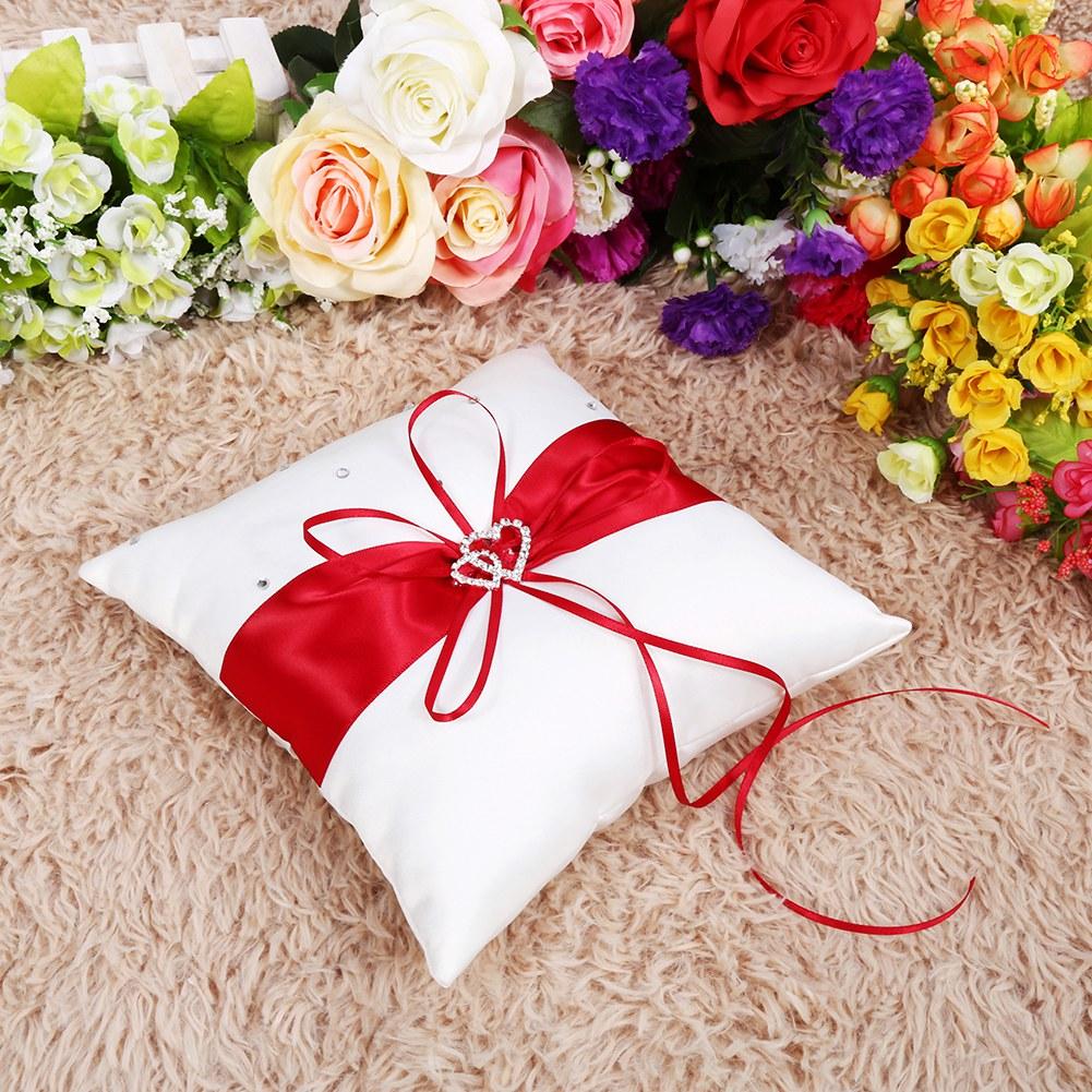 Svatební Polštářek pro Nositele Prstenů s Mašlí a Dvojitými Srdci   (Bílý)