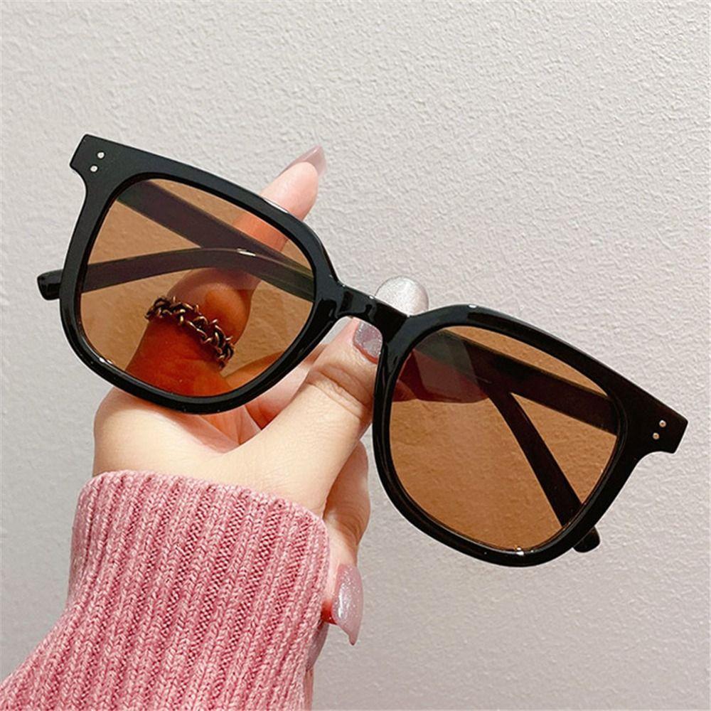 Vintage Square Frame Sunglasses for Women Men Stylish Designer Glasses UV400 Sunglasses Beach Travel Popular Black Color Shades