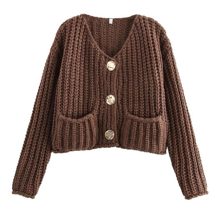 Women's 2024 European & American Knitted Sweater Jacket: 15 Colors, Autumn/Winter, Short Style with Large Pocket & Three Buttons