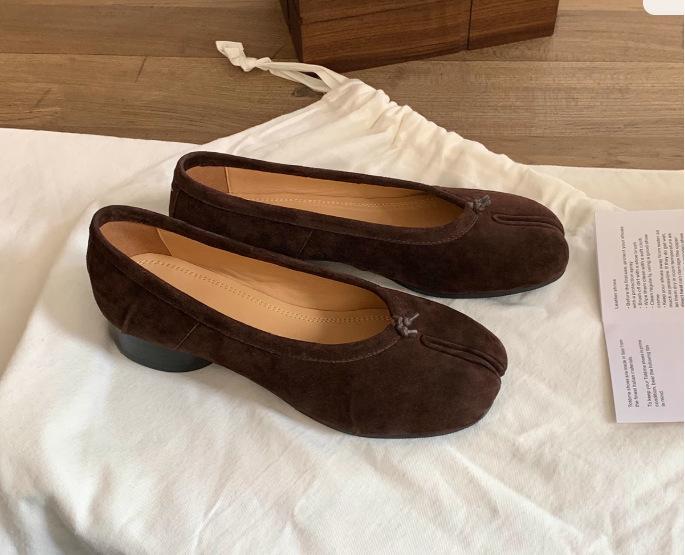 

Виноградная студия motherlee Тот же стиль увеличивает рост на 4 см~ Растение смешанная овчина плиссированные балетки толстый каблук с раздвоенным носком копытца для женщин 34 темно-коричневого