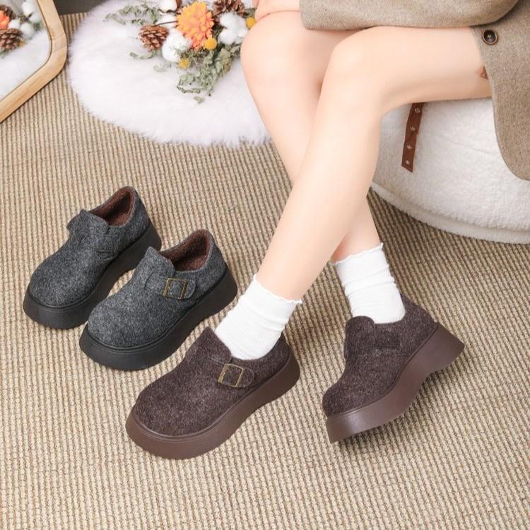 Fashion Shoes Woman Comfortable and Elegant All-Match Casual Female Sneakers Round Toe Loafers with Fur Retro Winter New Slip-on Solid