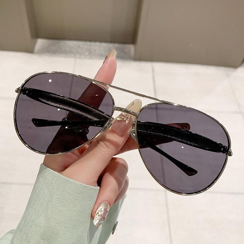 Modne damskie okulary przeciwsłoneczne aviator: Styl Europejski/Amerykański, Duża Oprawka, Retro Podwójny Mostek, Inspirowane Celebrytami Internetowymi