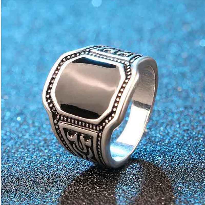 Elegant Fashion Jewelry Ring With Round Black Rhinestone And Curved Engraving For Men