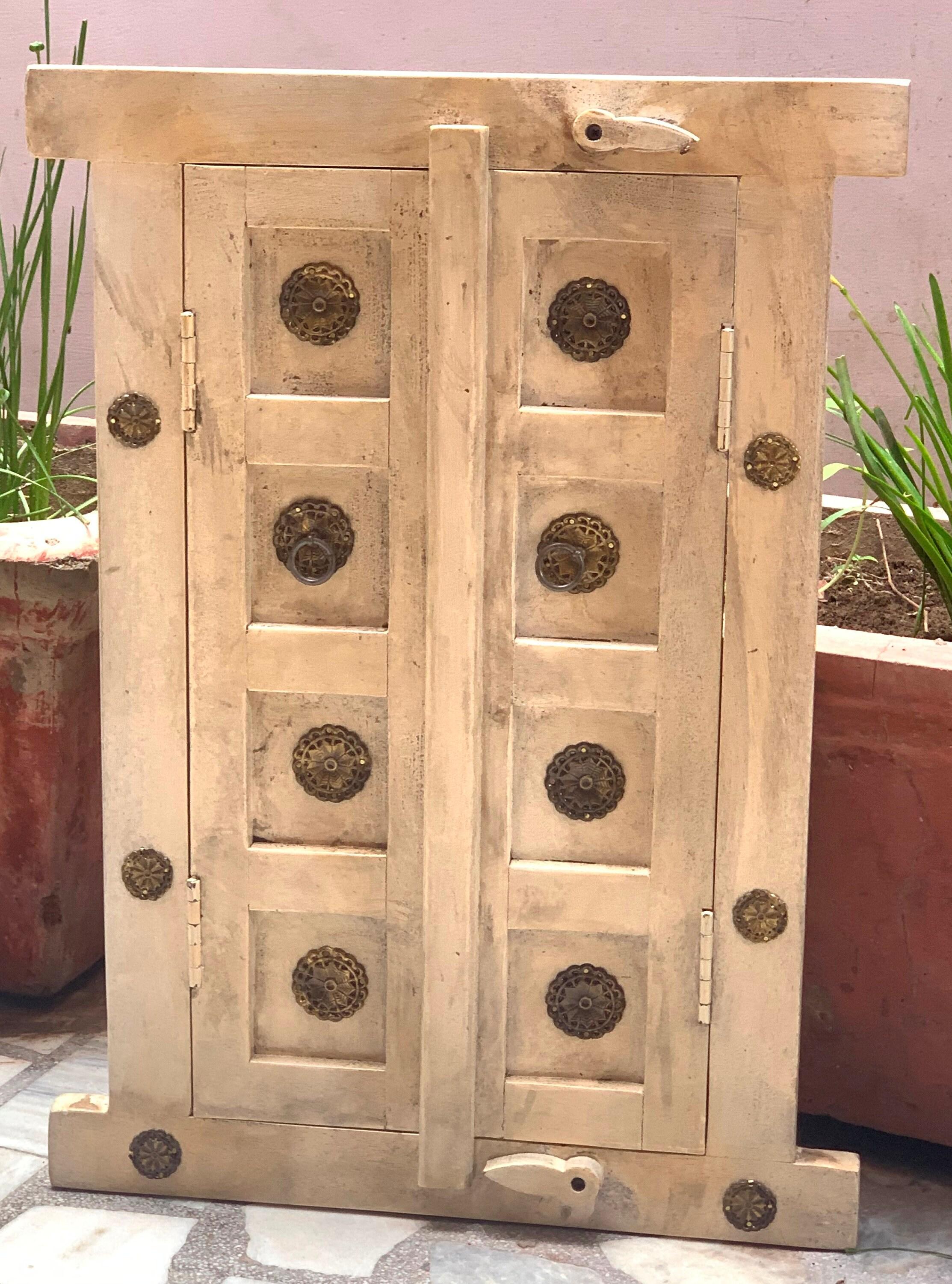 Hand Carved Wooden Window Frame: Antique White & Golden Heritage Wall Decor разноцветный
