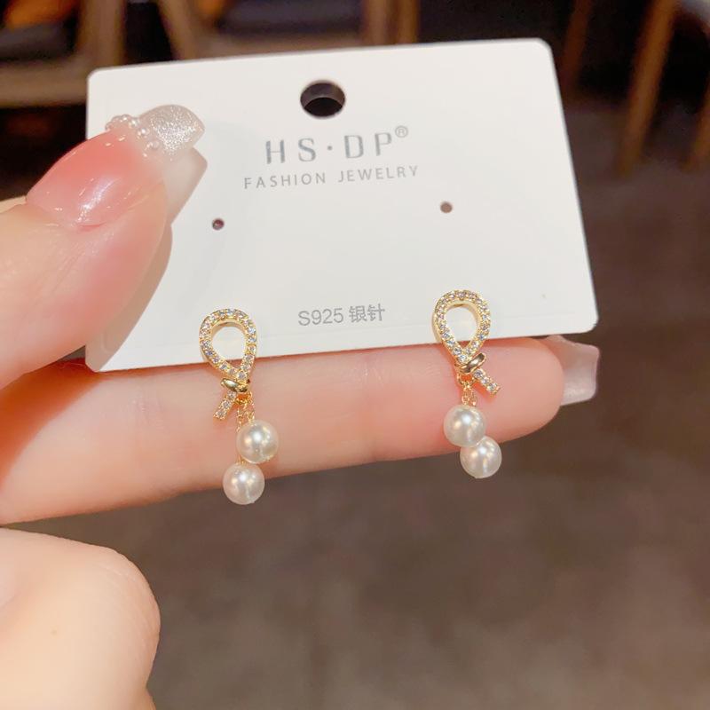 Pearl Light Luxury Style Simple Daily Commuting Style Personality Design Earrings Temperament Fashion Earrings