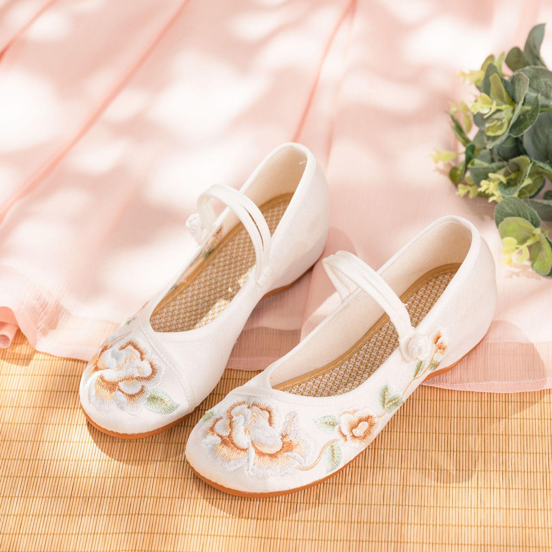 

[Цветочная группа] Летние женские туфли из шелкового атласа в этническом стиле с вышивкой на низком каблуке и высокие женские одинарные туфли 34 белый