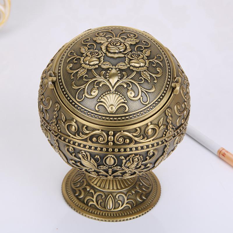 Multifunctional creative ashtray with lid European ashtray living room metal living room KTV office home with lid