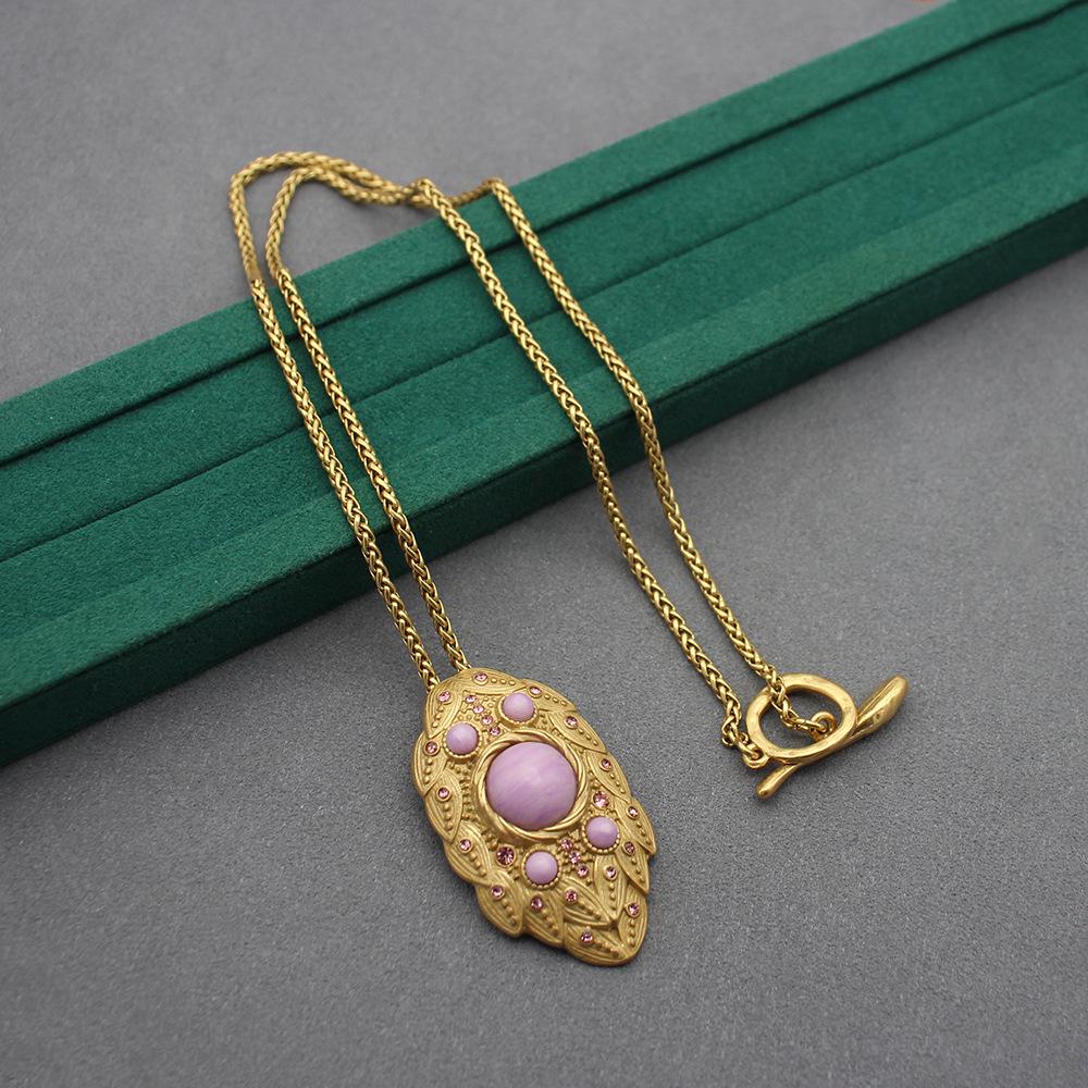 

Комплект ожерелья и серег с фиолетовыми камнями - Винтажная реплика Trifari 1928