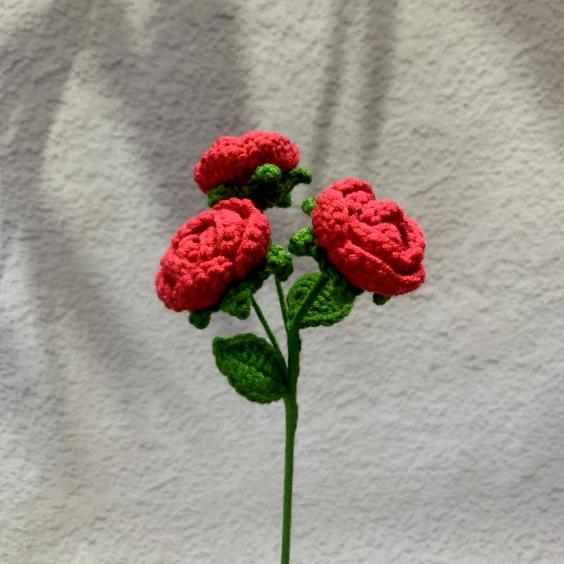 

Handwoven Simulated Rose Flowers: DIY Yarn Crochet, Preserved Ornaments, Craft Display, Gifts, High Simulation красный