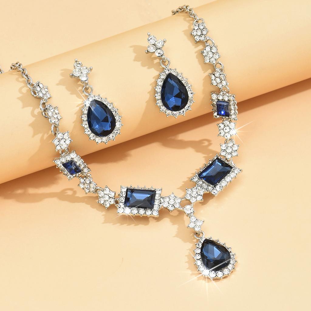3 Pieces of Women's Zircon Water Drop Earrings with Necklace Zircon Set for Weddings, Banquets, Parties, and Holiday Gifts