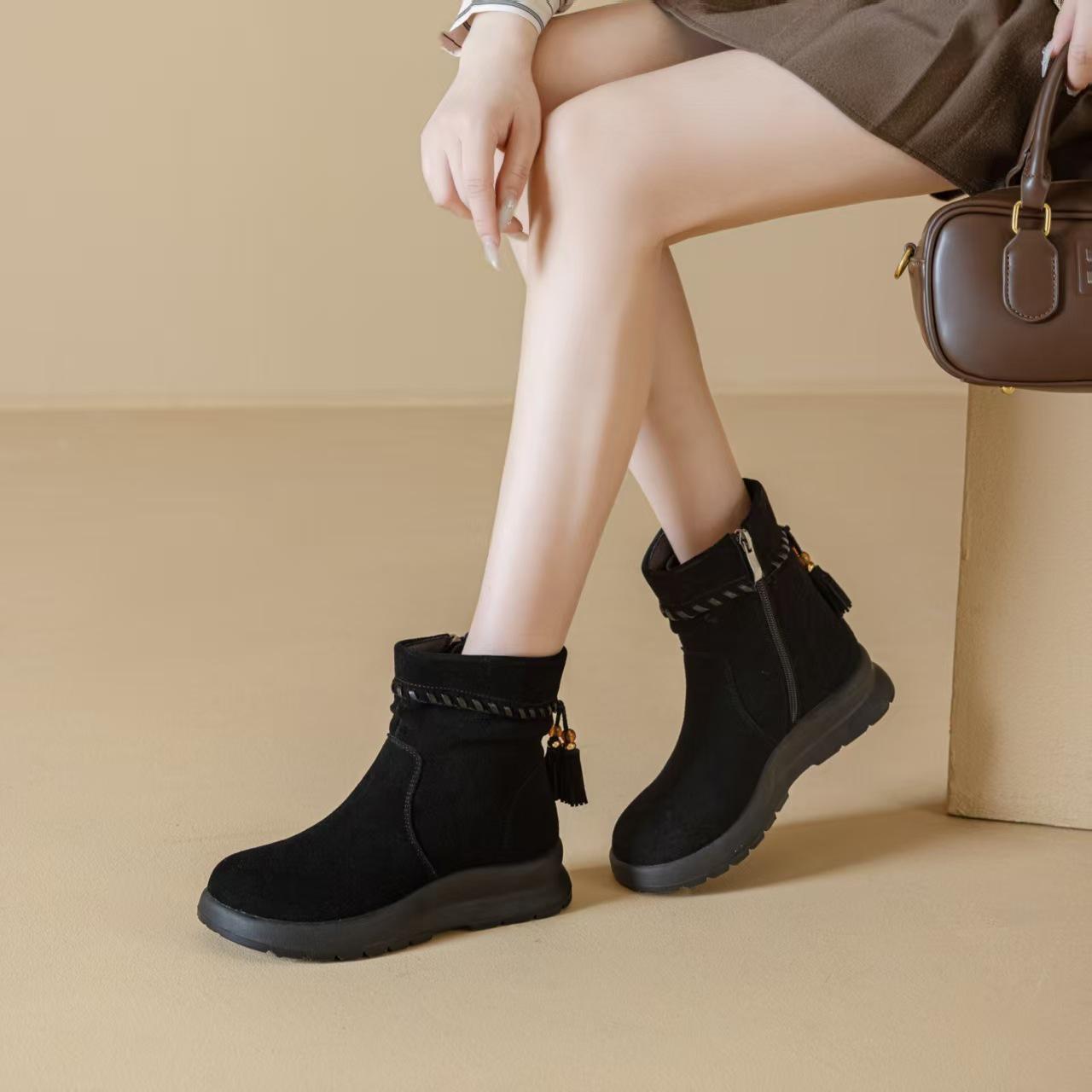 

Autumn and Winter Women s Shoes, New Retro Boots, Short Women s Boots, Fringed Boots 40 чорний