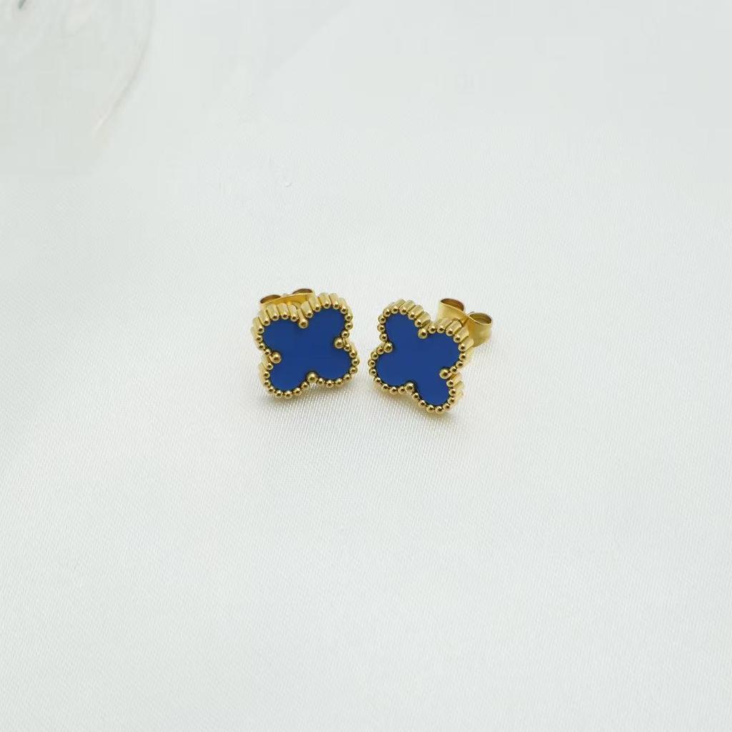 Boucles d'oreilles Clous Exquises et Minimalistes en forme de Trèfle à Quatre Feuilles en Acier Titane Résistantes au Ternissement Boucles d'oreilles Luxueuses et à la Mode