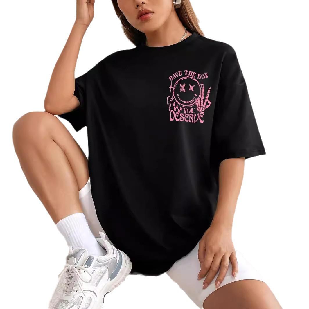 Простая женская футболка с принтом в виде букв — фото 6