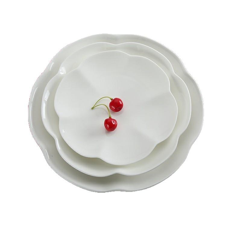 Yu Bao Fang White Ceramic Petal Plate - Japanese Style Dinner, Dessert, and Fruit Dish for Home or Hotel Use.