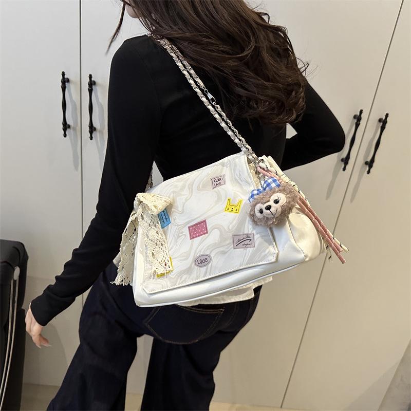 2025 New Simple and Versatile Niche Design Fashionable Foreign Style Commuter Literary Single Shoulder Messenger Bag Large Capacity Tote
