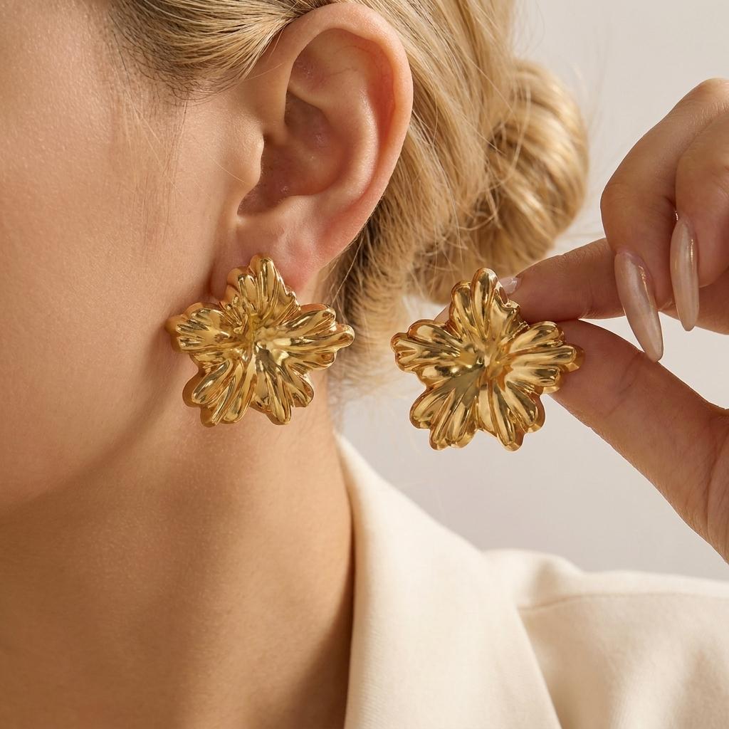 

Fashionable Stainless Steel Flower Earrings for Women Simple Design Sensation Suitable for Commuting Elegant Jewelry Accessory