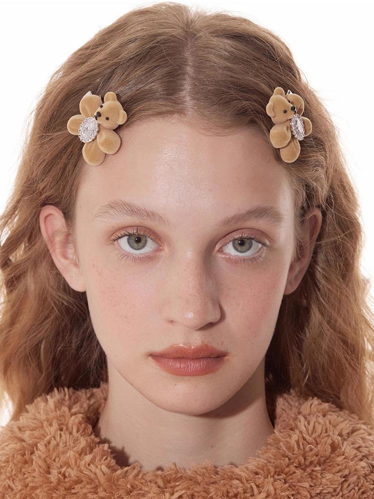 ZHUHE The Gemstone Bear Hairpin Features A Sweet And Romantic Style, Making It A Perfect Jewelry Accessory For Women As A Party