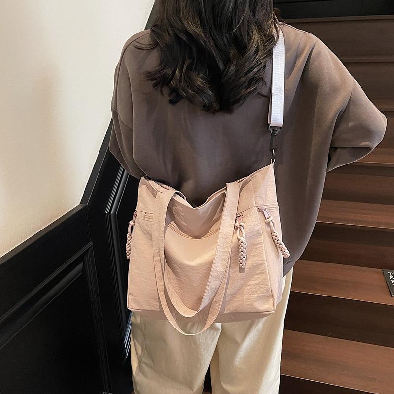 Spring New Foreign Style Niche Large-capacity Bag 2025 Fashionable Simple Women's Trend One-shoulder Messenger Tote Bag