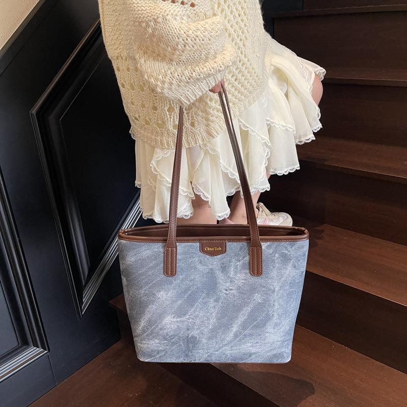 Textured casual commuter bag women's new fashion popular shoulder bag large capacity tote bag