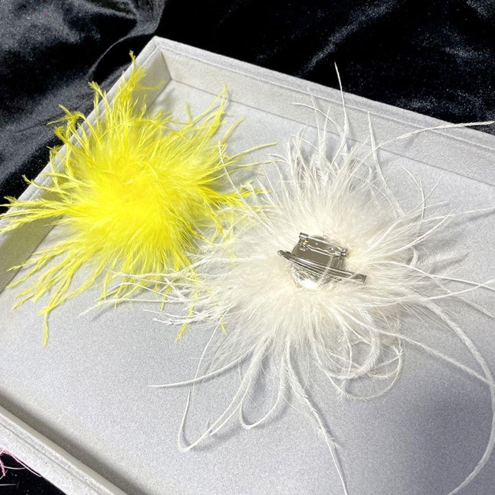 Lightweight Ostrich Feather Brooch Anti-slip Sweater Coat Pin 2024 Dress Suit Corsage for Women