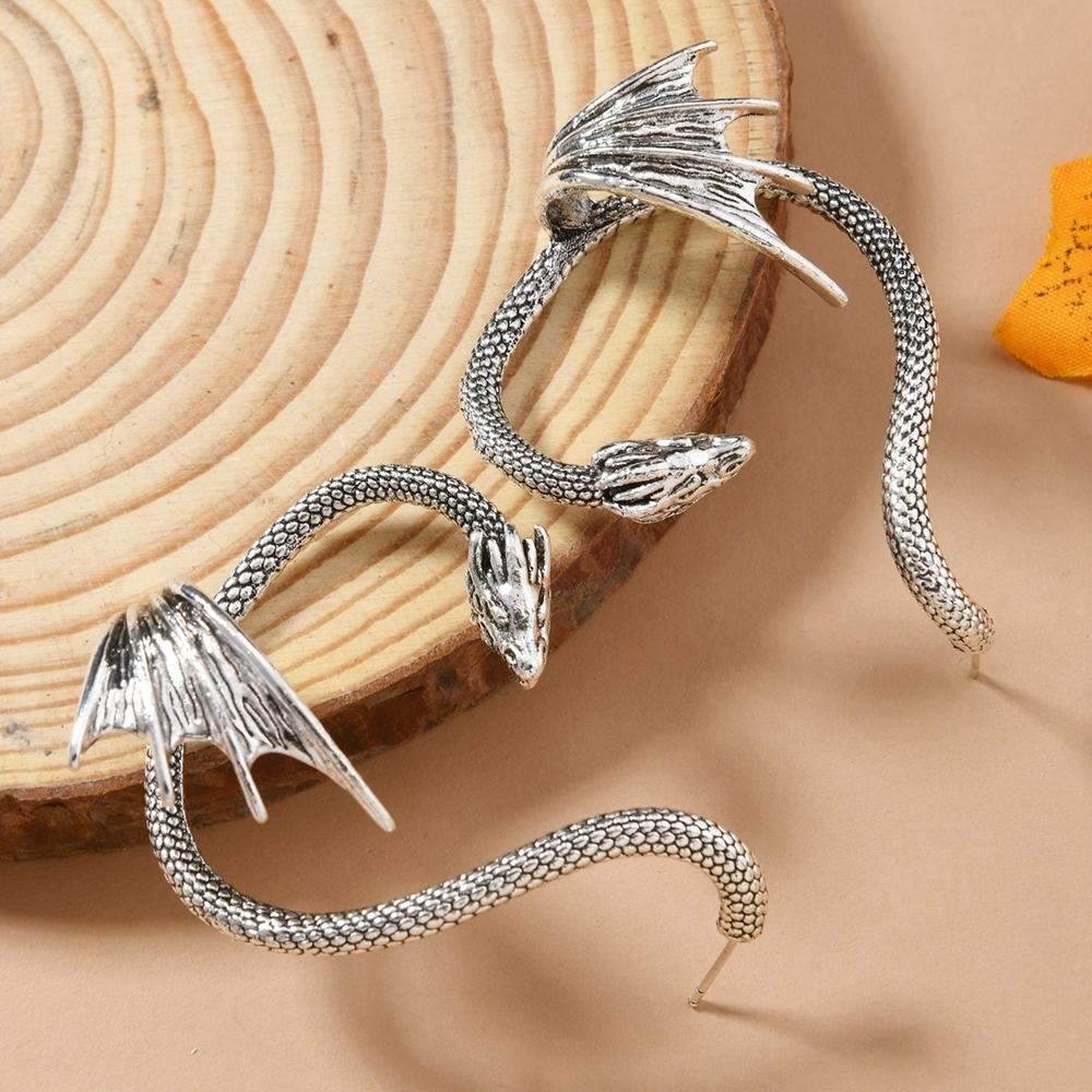 Gothic Punk Dragon Shape Earrings 2025 Trend New Design Vintage Alloy Flying Dragon Ear Cuffs Women Party Accessories