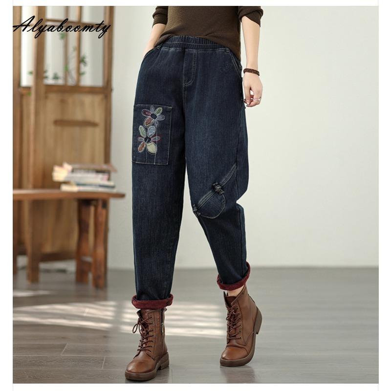 

Женские джинсы галифе большого размера в корейском стиле, осенне-зимние, с эластичной талией, цветочной вышивкой, утепленные теплые джинсовые брюки, винтажные элегантные джинсы на флисе 3XL темно-синий