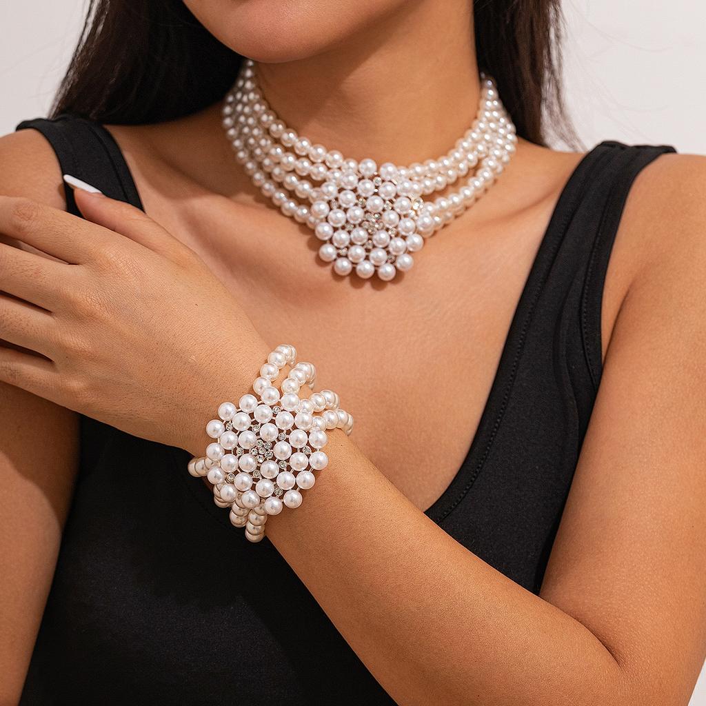 Temperament Small Fragrant Style Multi-Layer Imitation Pearl Flower Necklace Female French Beaded Collarbone Chain Choker
