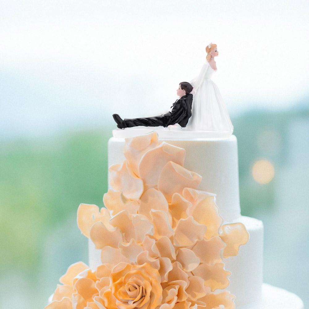 High Quality Synthetic Resin & Groom Wedding Cake Topper Romantic Wedding Party Decoration Adorable Figurine Craft Gift