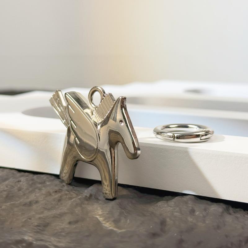 Exquisite Alloy Horse Keychain Pendant For Ladies  Pegasus Bag Lock Ornaments Creative Bag Decoration Accessories Gifts