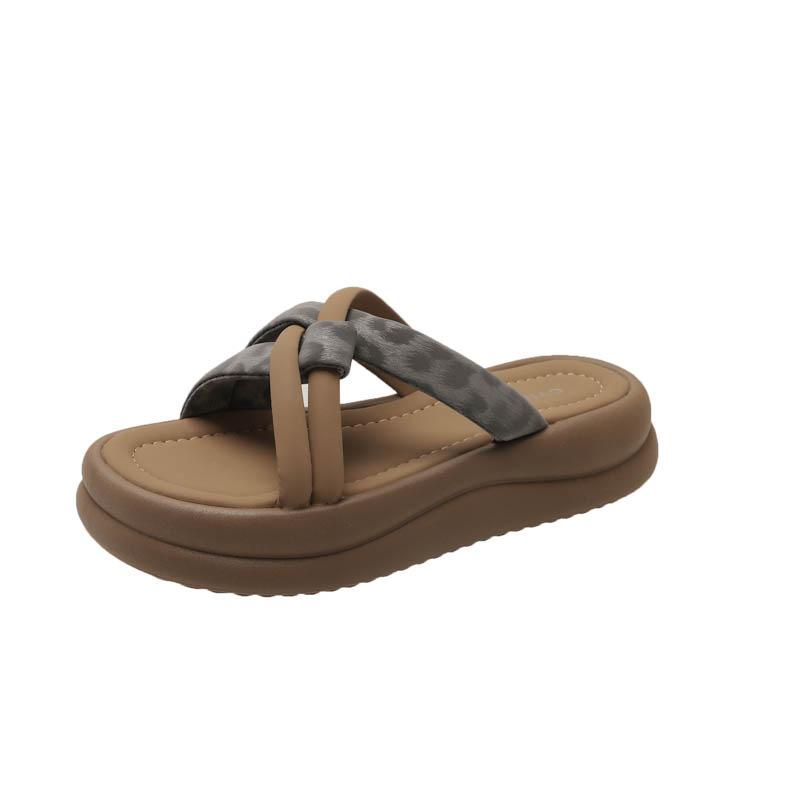 

Niche design thick-bottomed one-word slippers for women s outerwear 2025 summer new models with skirts, beach cool slippers 35