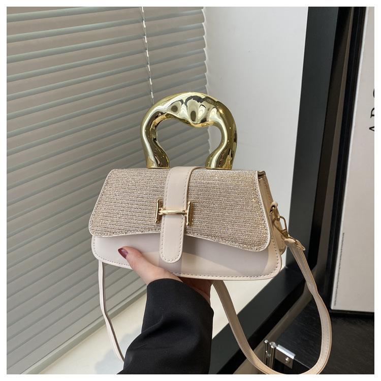 

Зарубежный стиль новая женская большая вместимость простая 2025 текстурированная металлическая портативная на плечо подмышку сумка кроссбоди маленькая квадратная сумка